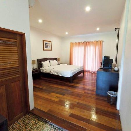 Tree House Hotel Sisaket Buitenkant foto