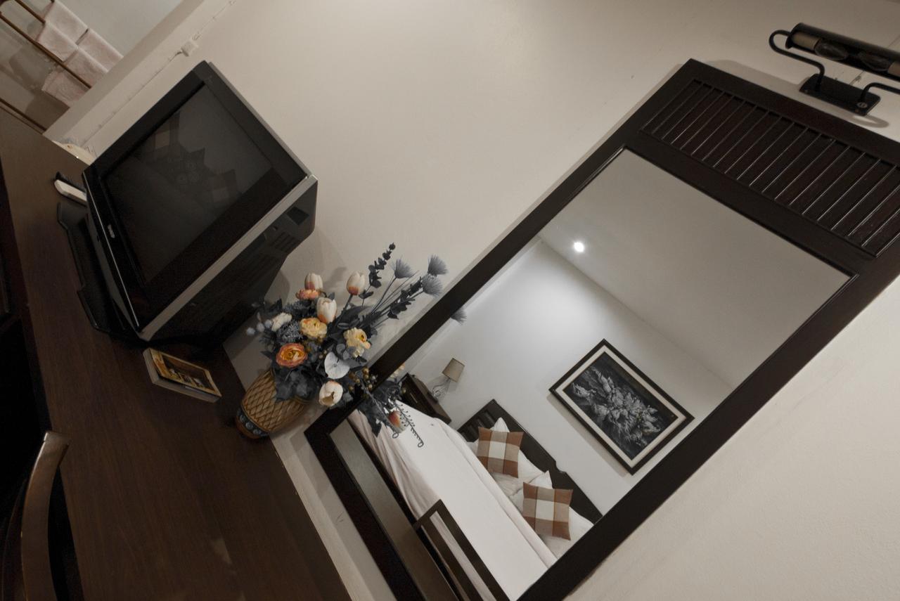 Tree House Hotel Sisaket Buitenkant foto