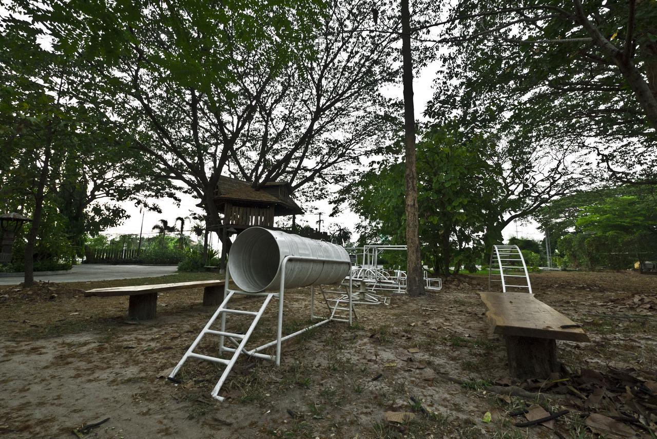 Tree House Hotel Sisaket Buitenkant foto