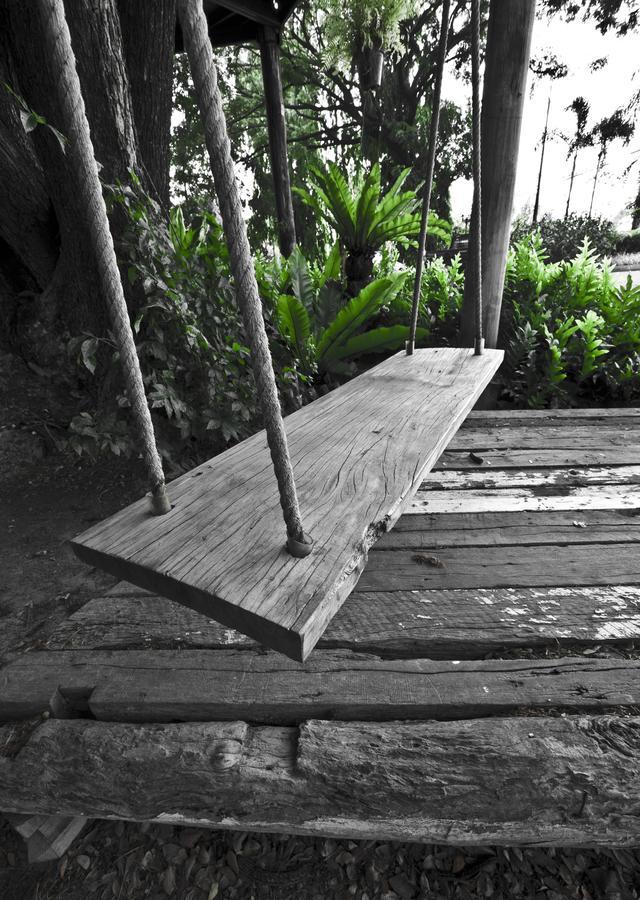 Tree House Hotel Sisaket Buitenkant foto