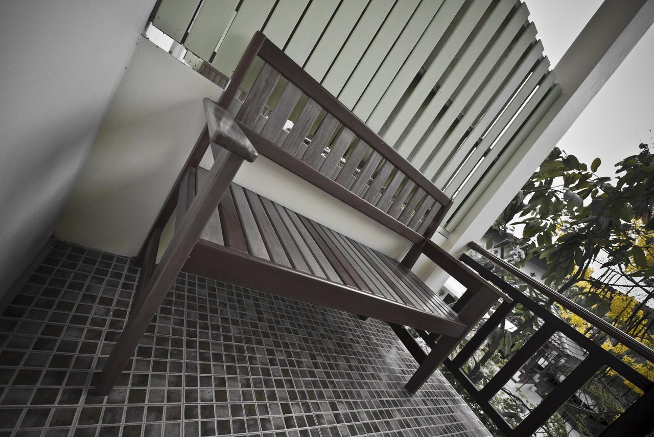 Tree House Hotel Sisaket Buitenkant foto