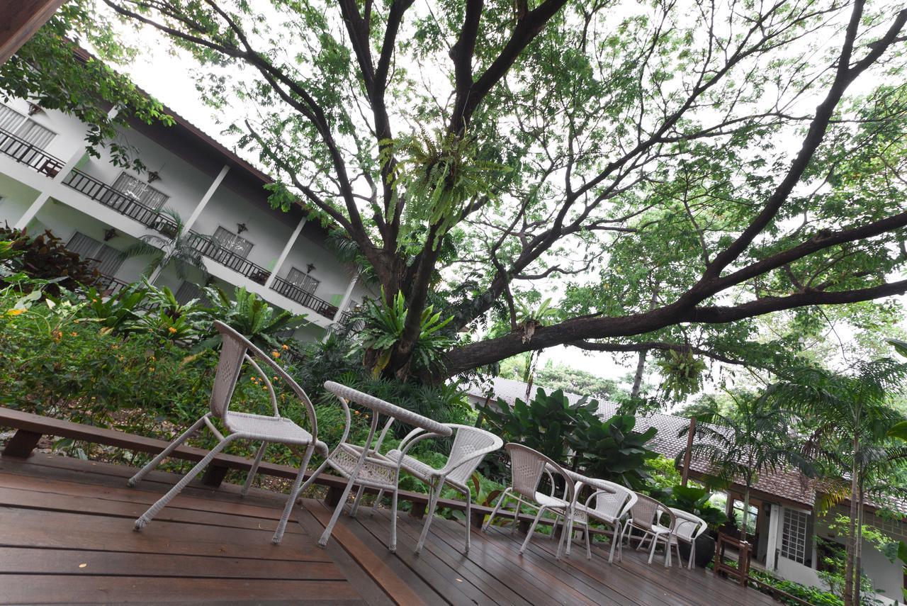 Tree House Hotel Sisaket Buitenkant foto