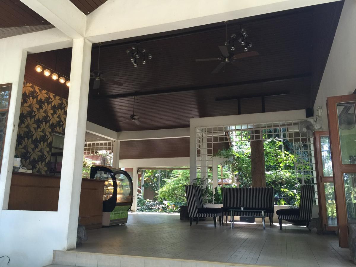 Tree House Hotel Sisaket Buitenkant foto