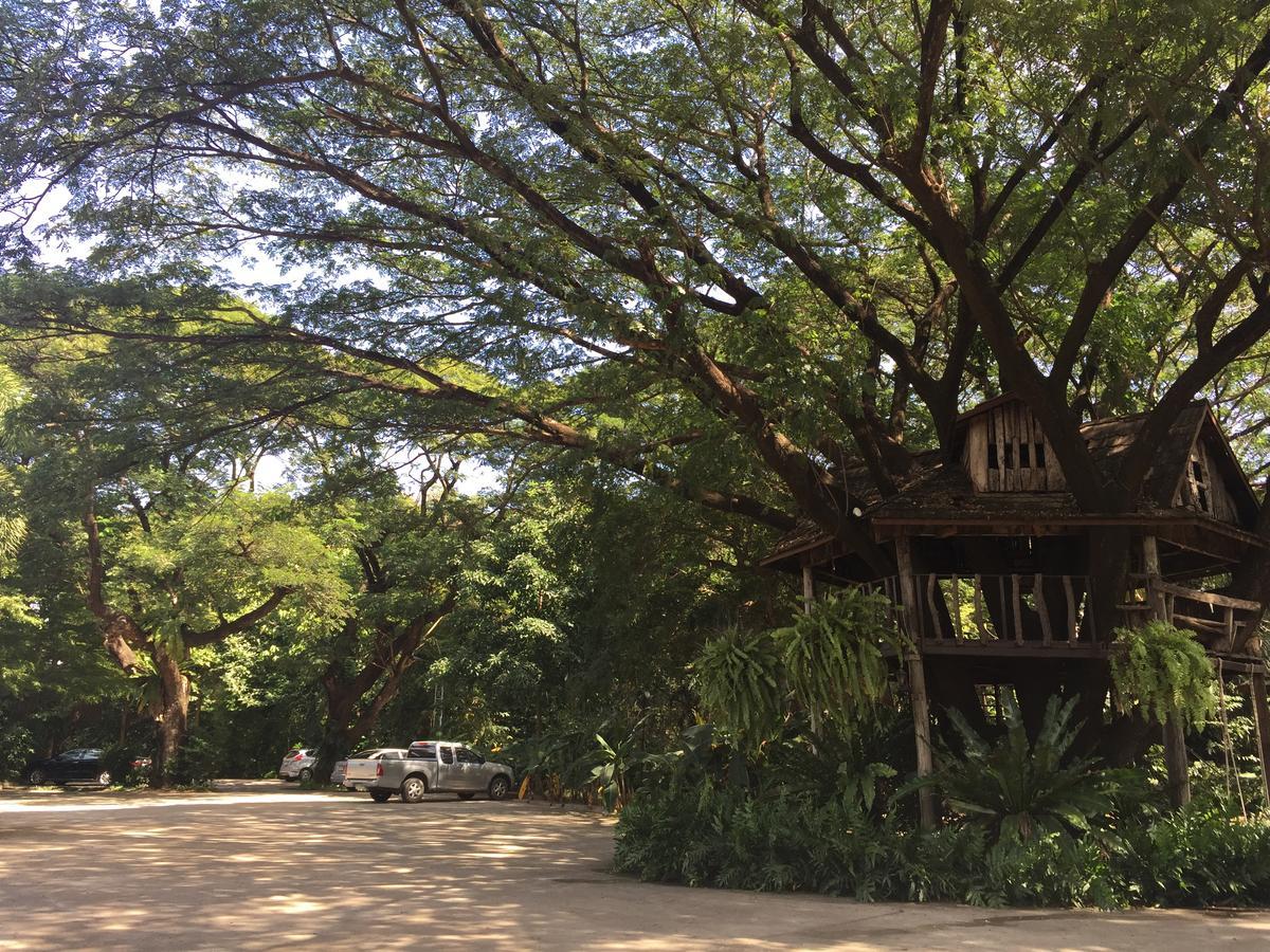 Tree House Hotel Sisaket Buitenkant foto