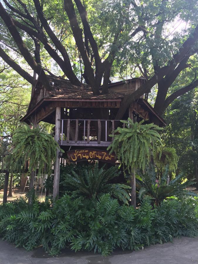 Tree House Hotel Sisaket Buitenkant foto